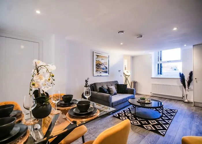 1 - The Crescent York